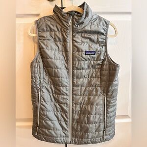 Patagonia women’s Nano Puff Vest
Size medium
Feather gray